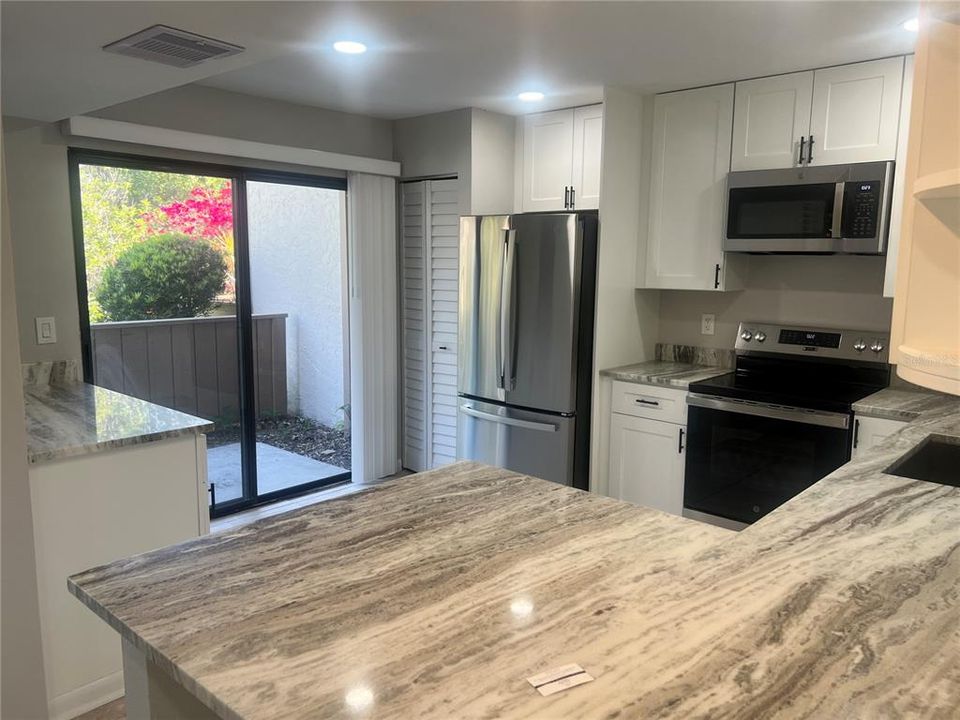 На продажу: $249,000 (2 спален, 2 ванн, 1313 Квадратных фут)