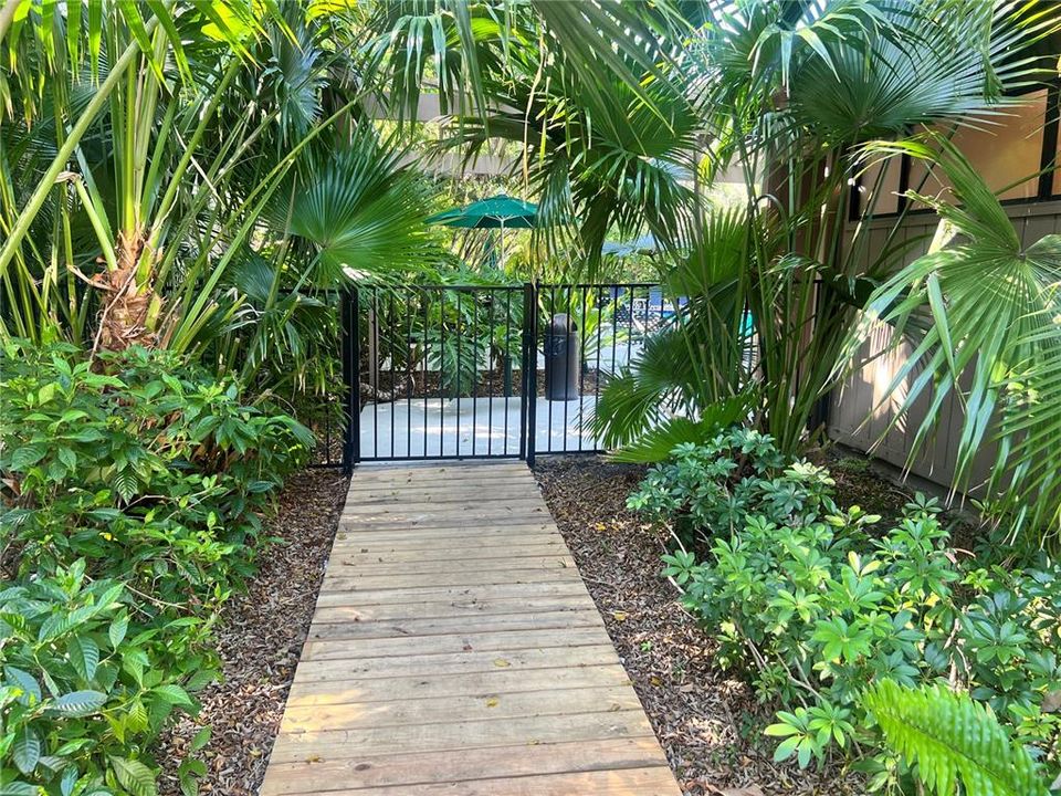 На продажу: $249,000 (2 спален, 2 ванн, 1313 Квадратных фут)