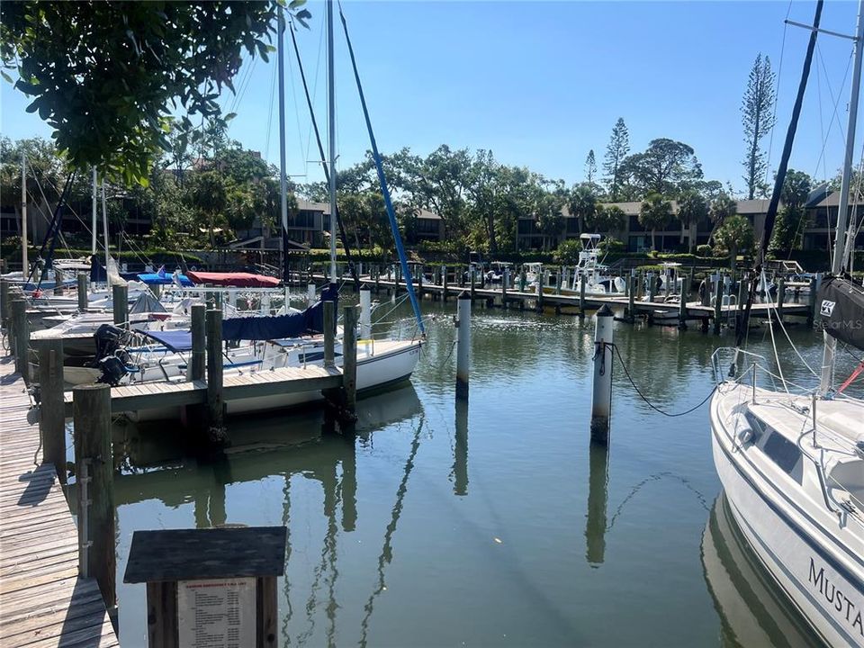 На продажу: $249,000 (2 спален, 2 ванн, 1313 Квадратных фут)