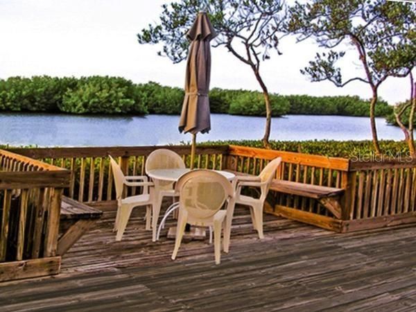 На продажу: $249,000 (2 спален, 2 ванн, 1313 Квадратных фут)