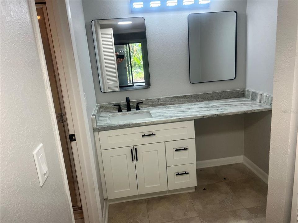 На продажу: $249,000 (2 спален, 2 ванн, 1313 Квадратных фут)