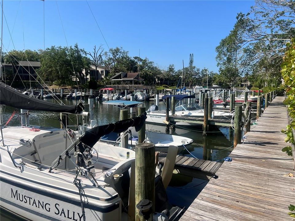 На продажу: $249,000 (2 спален, 2 ванн, 1313 Квадратных фут)