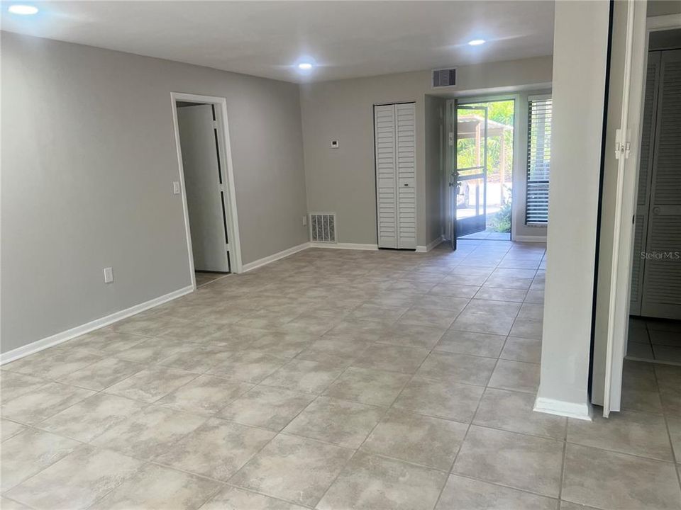 На продажу: $249,000 (2 спален, 2 ванн, 1313 Квадратных фут)