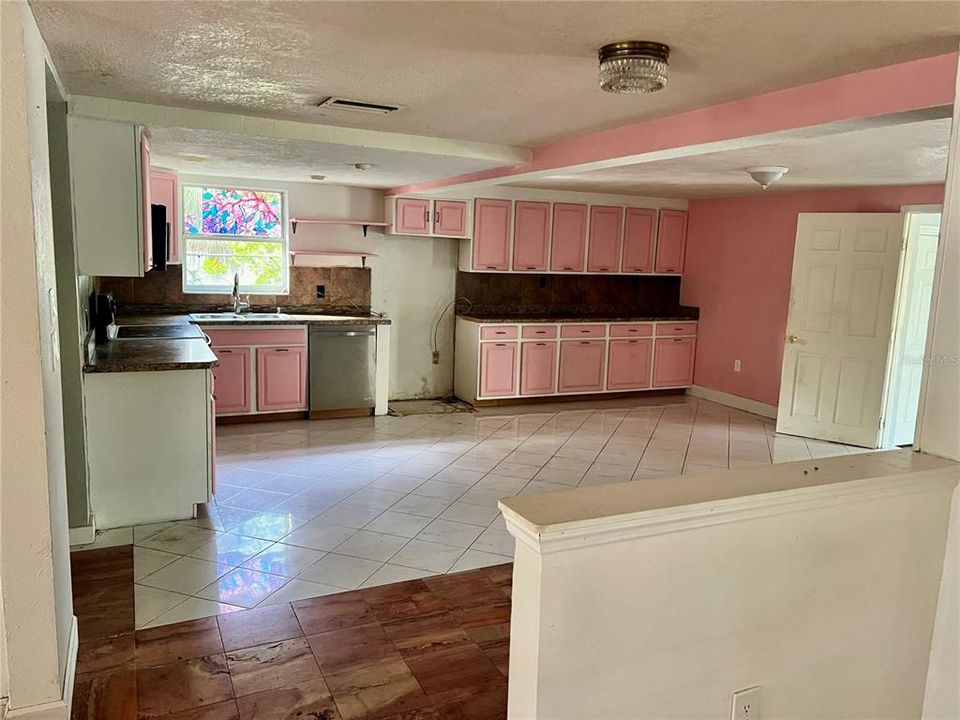 For Sale: $235,000 (4 beds, 2 baths, 2010 Square Feet)