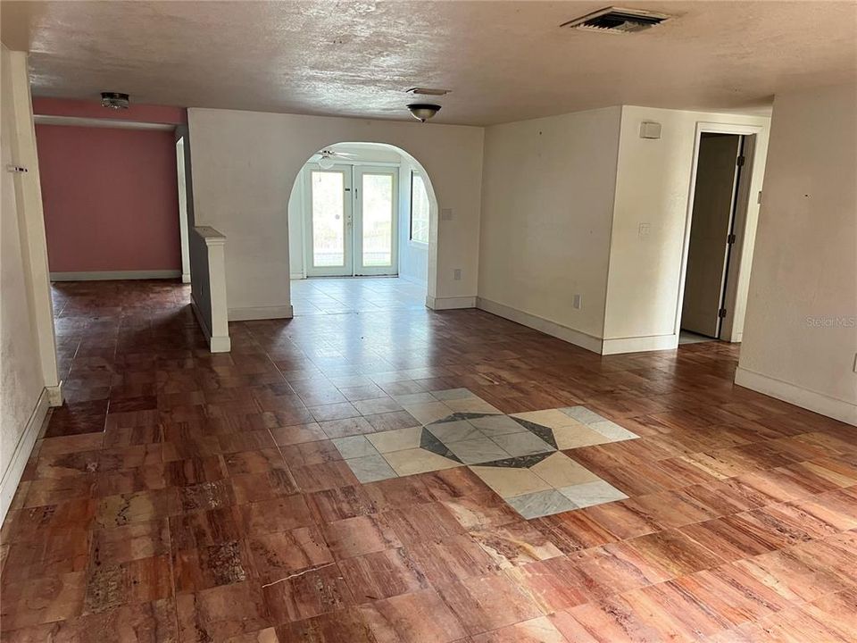 For Sale: $235,000 (4 beds, 2 baths, 2010 Square Feet)