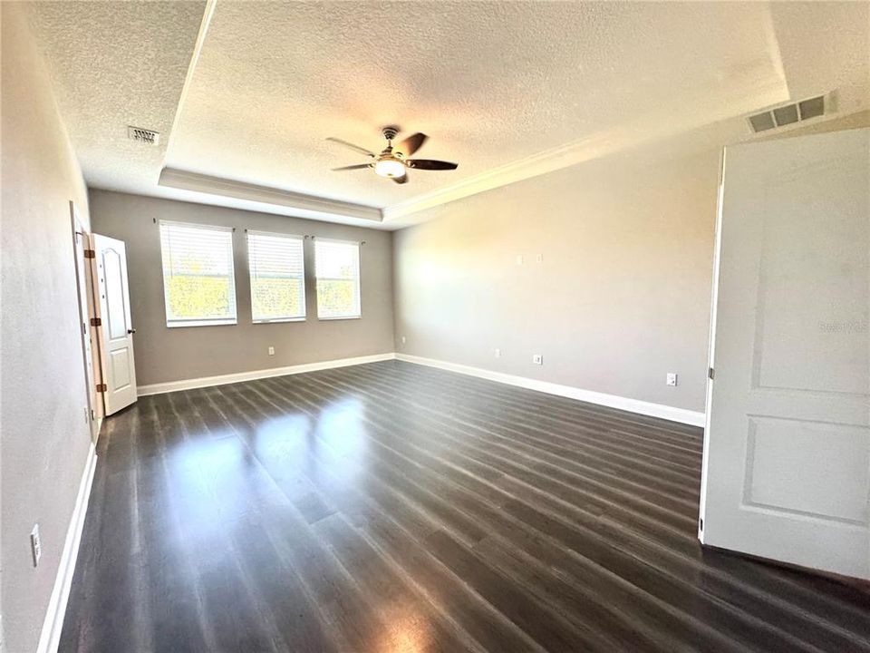 For Rent: $3,900 (5 beds, 4 baths, 3232 Square Feet)