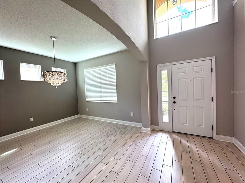 For Rent: $3,900 (5 beds, 4 baths, 3232 Square Feet)