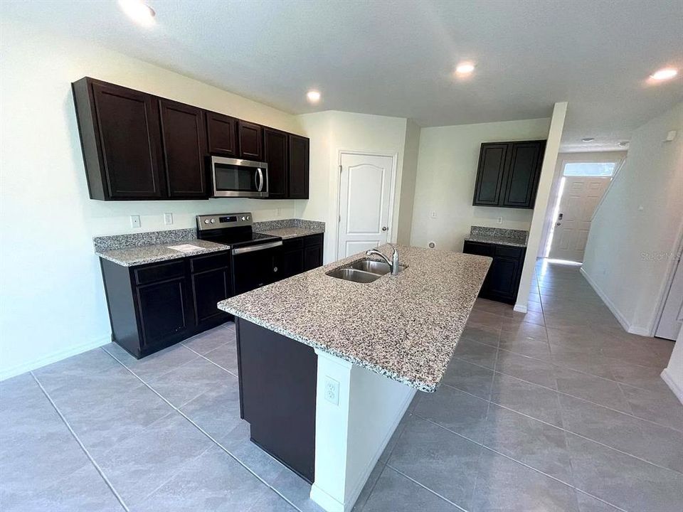 В аренду: $3,490 (5 спален, 3 ванн, 2807 Квадратных фут)