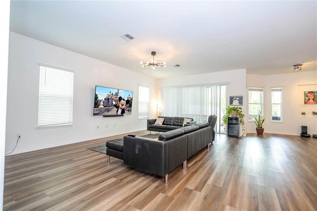 For Sale: $960,000 (5 beds, 4 baths, 3358 Square Feet)