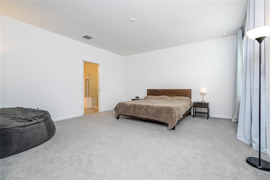 For Sale: $960,000 (5 beds, 4 baths, 3358 Square Feet)