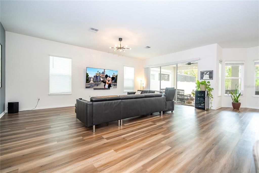 For Sale: $960,000 (5 beds, 4 baths, 3358 Square Feet)