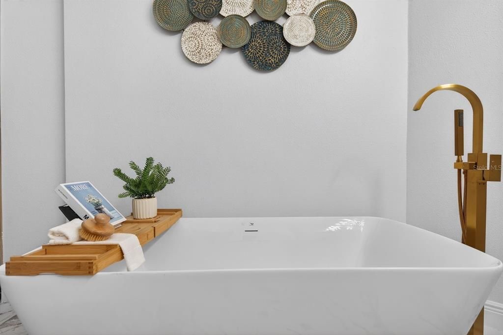 For Sale: $475,000 (3 beds, 2 baths, 1609 Square Feet)