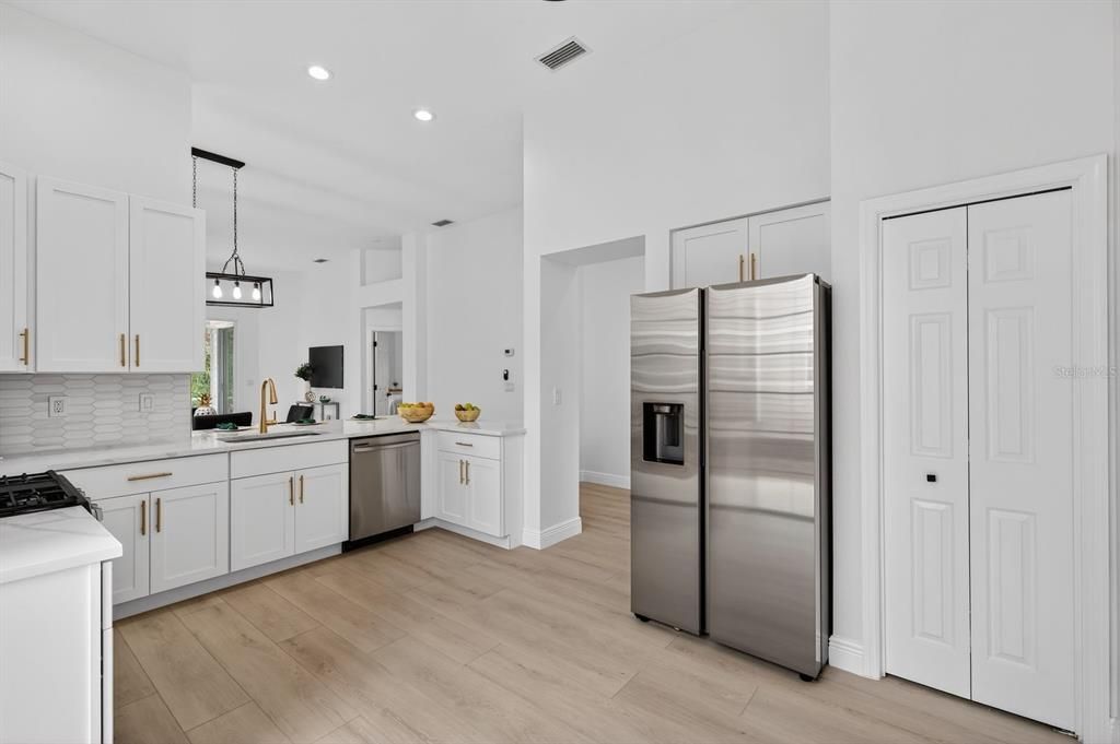 For Sale: $475,000 (3 beds, 2 baths, 1609 Square Feet)