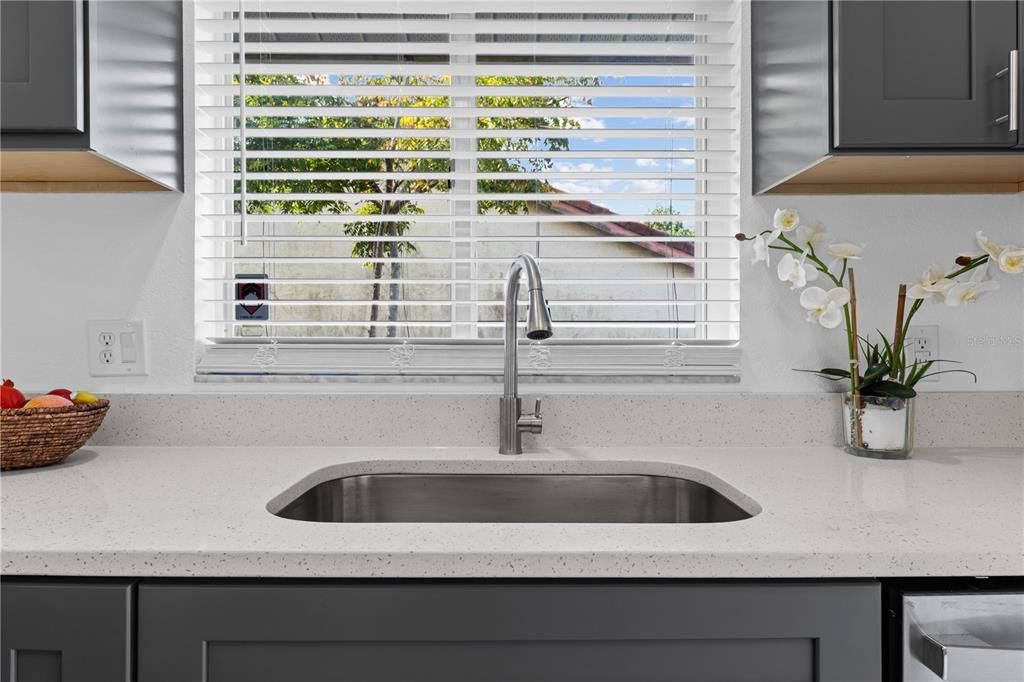 For Sale: $295,000 (2 beds, 2 baths, 1242 Square Feet)