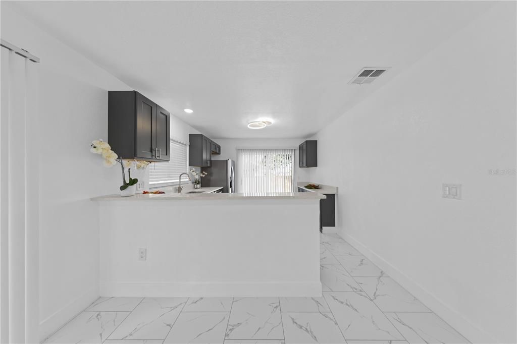 For Sale: $295,000 (2 beds, 2 baths, 1242 Square Feet)