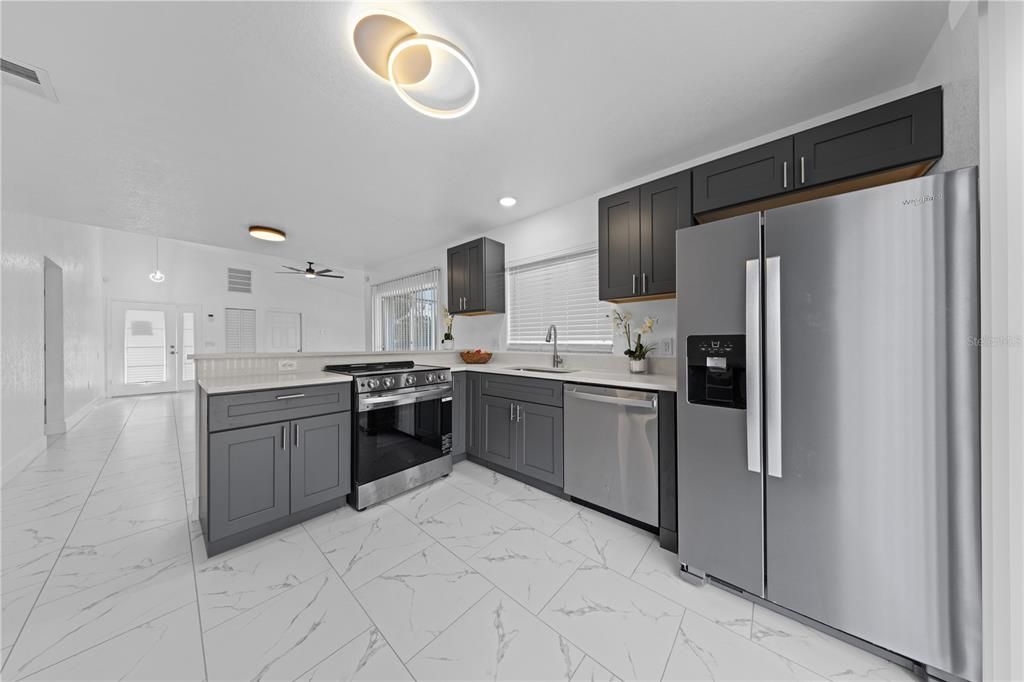 For Sale: $295,000 (2 beds, 2 baths, 1242 Square Feet)