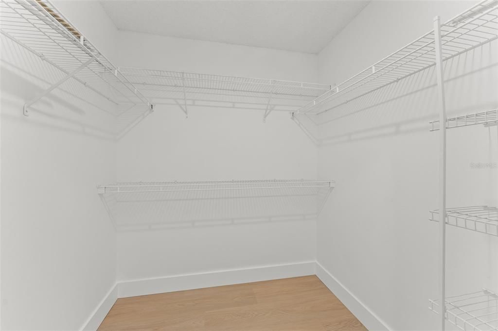 For Sale: $379,900 (4 beds, 2 baths, 2328 Square Feet)