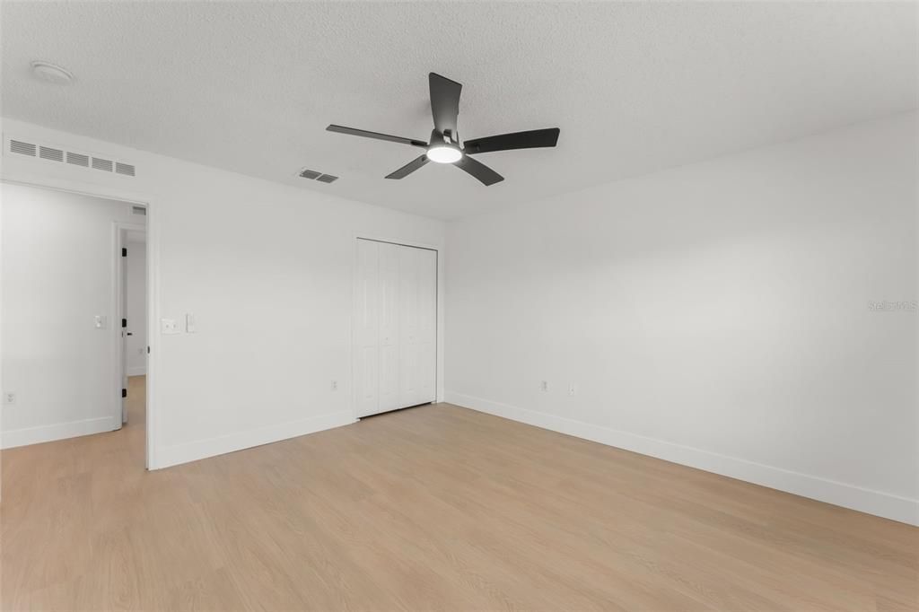 For Sale: $379,900 (4 beds, 2 baths, 2328 Square Feet)