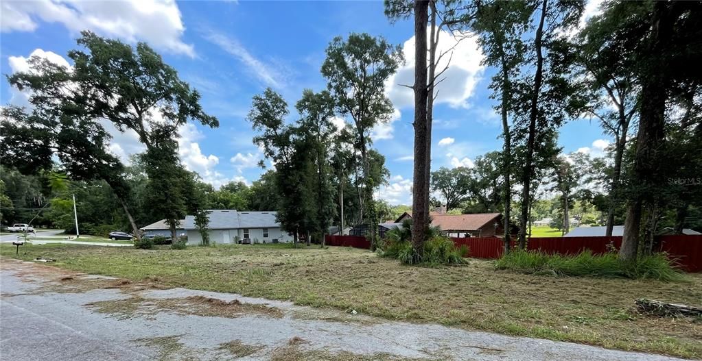 На продажу: $109,000 (0.28 acres)