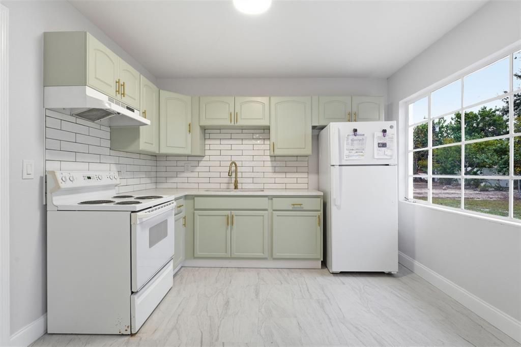 For Sale: $555,000 (4 beds, 2 baths, 1602 Square Feet)