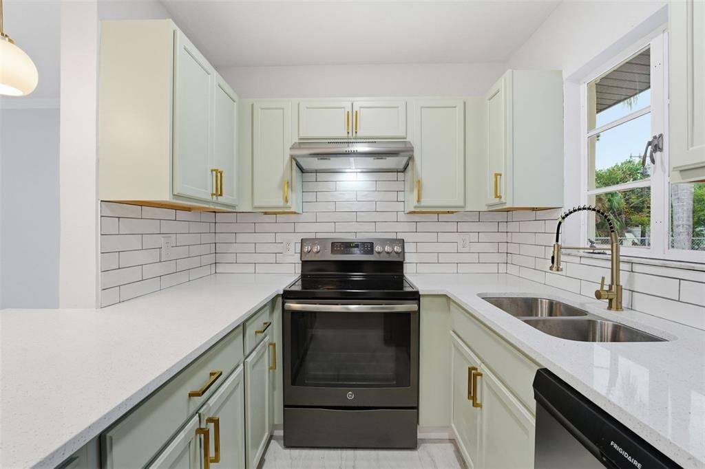 For Sale: $555,000 (4 beds, 2 baths, 1602 Square Feet)