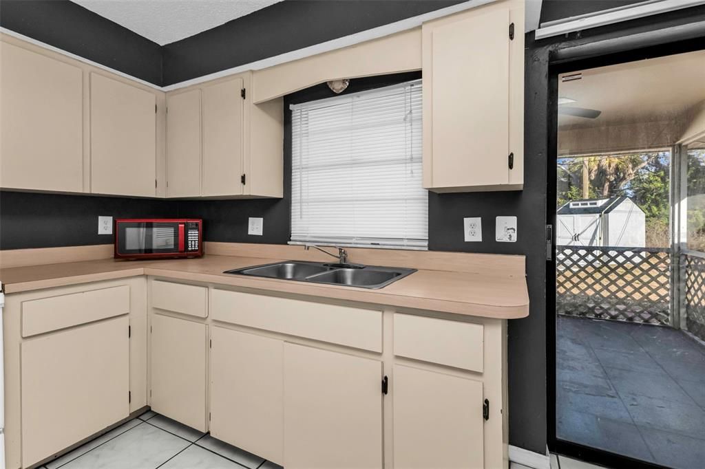 For Rent: $1,259 (2 beds, 1 baths, 832 Square Feet)