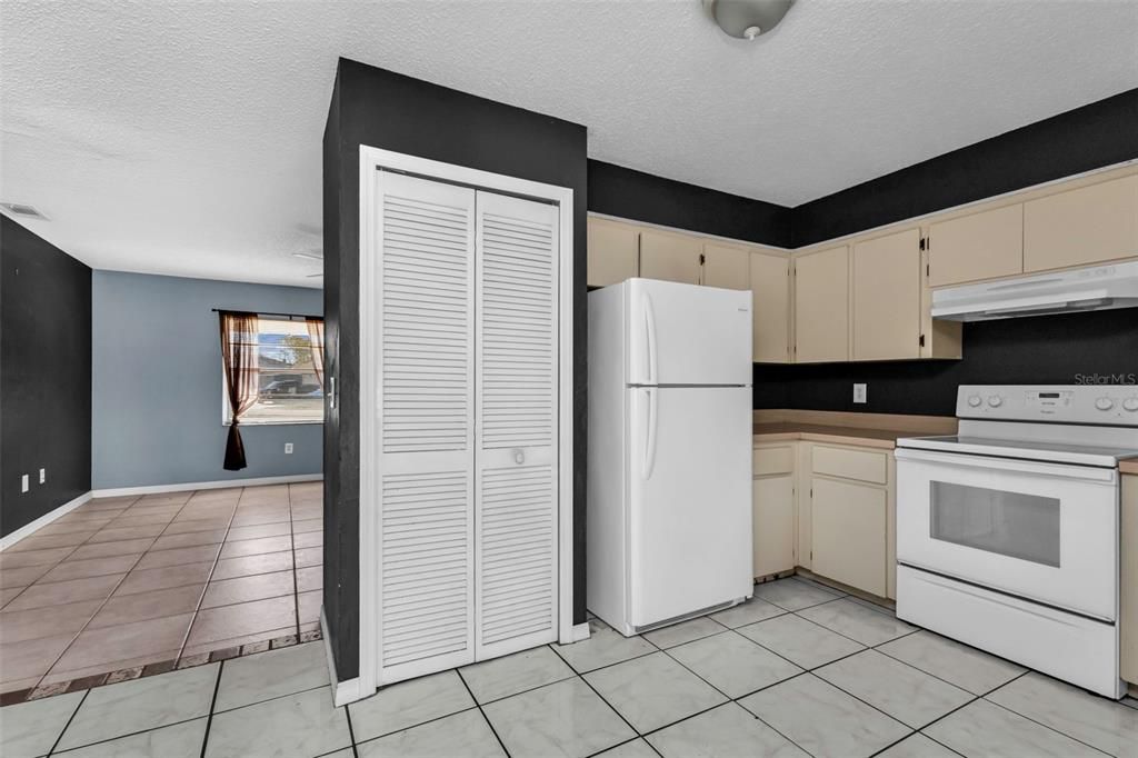 For Rent: $1,259 (2 beds, 1 baths, 832 Square Feet)