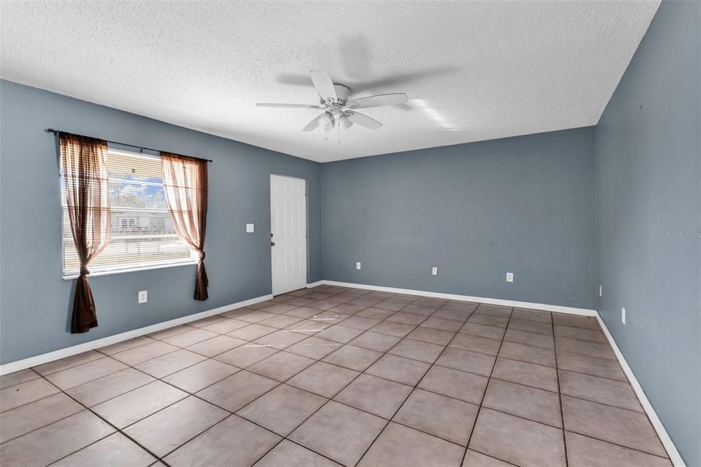 For Rent: $1,259 (2 beds, 1 baths, 832 Square Feet)