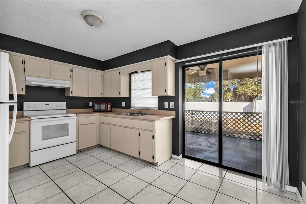 For Rent: $1,259 (2 beds, 1 baths, 832 Square Feet)