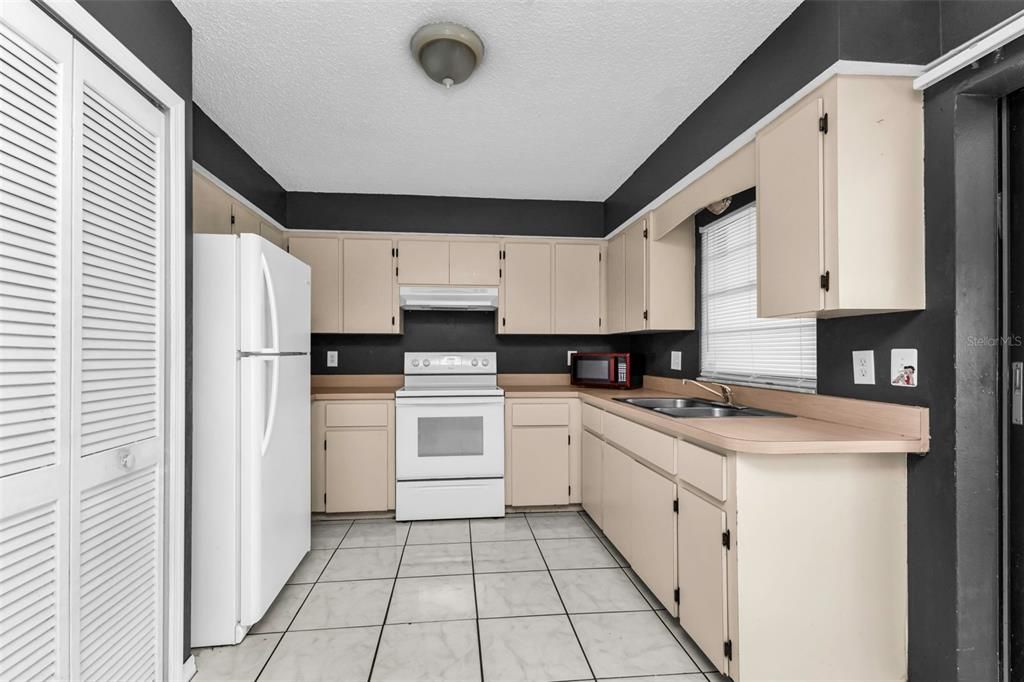 For Rent: $1,259 (2 beds, 1 baths, 832 Square Feet)