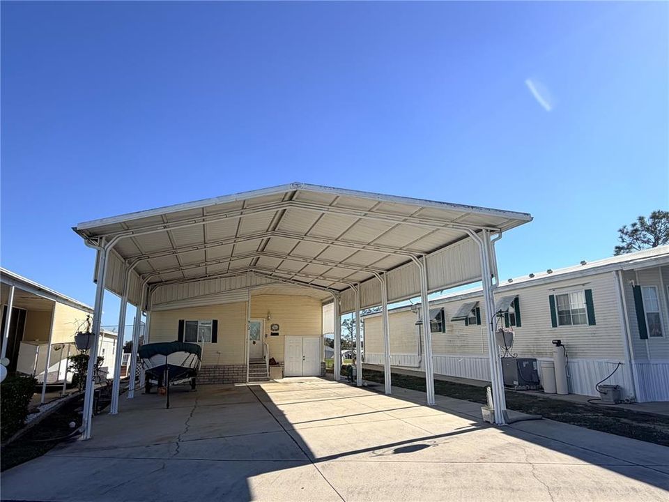 For Sale: $170,000 (2 beds, 2 baths, 781 Square Feet)