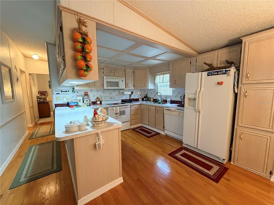 For Sale: $170,000 (2 beds, 2 baths, 781 Square Feet)