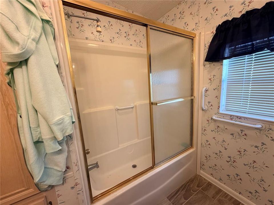 For Sale: $170,000 (2 beds, 2 baths, 781 Square Feet)