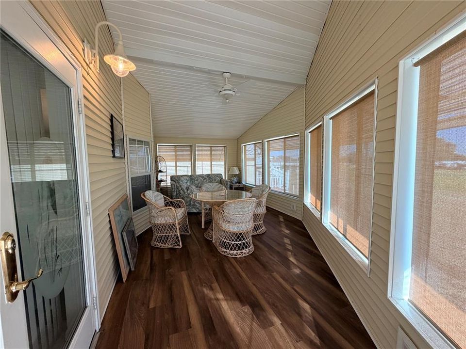 For Sale: $170,000 (2 beds, 2 baths, 781 Square Feet)