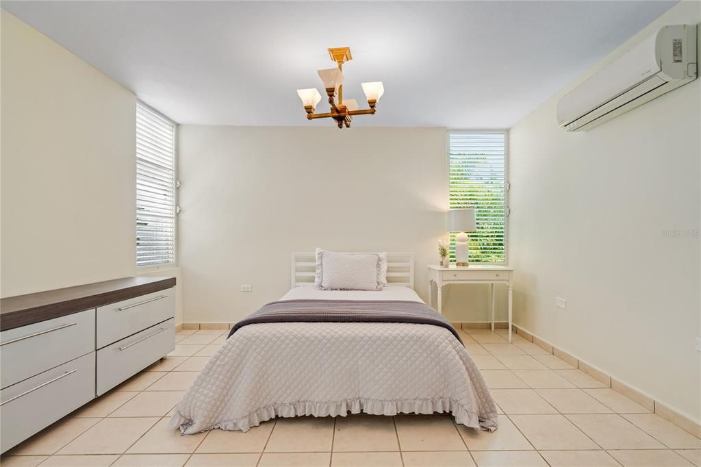 For Sale: $1,400,000 (3 beds, 3 baths, 2652 Square Feet)