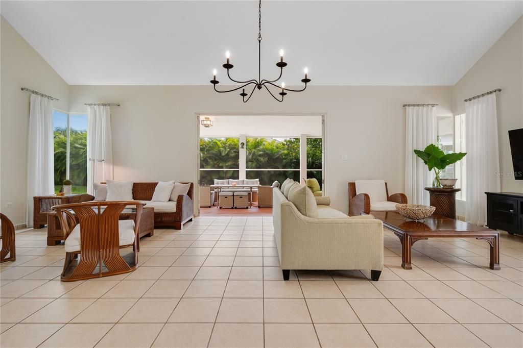 For Sale: $1,400,000 (3 beds, 3 baths, 2652 Square Feet)