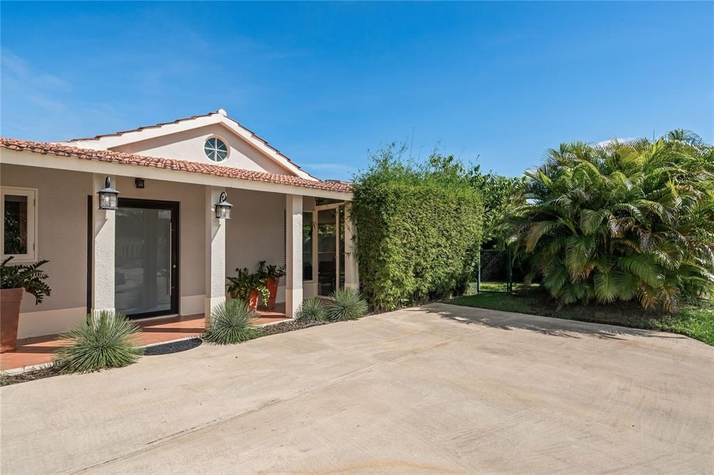 For Sale: $1,400,000 (3 beds, 3 baths, 2652 Square Feet)