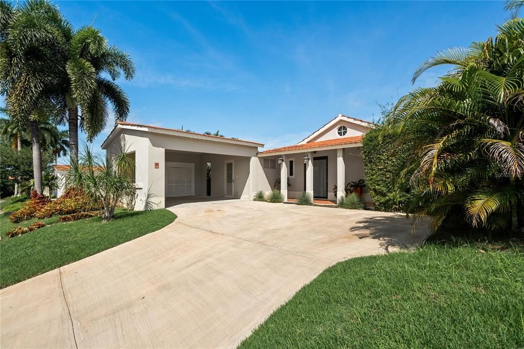 For Sale: $1,400,000 (3 beds, 3 baths, 2652 Square Feet)