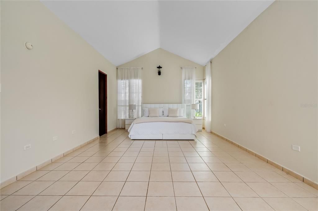 For Sale: $1,400,000 (3 beds, 3 baths, 2652 Square Feet)