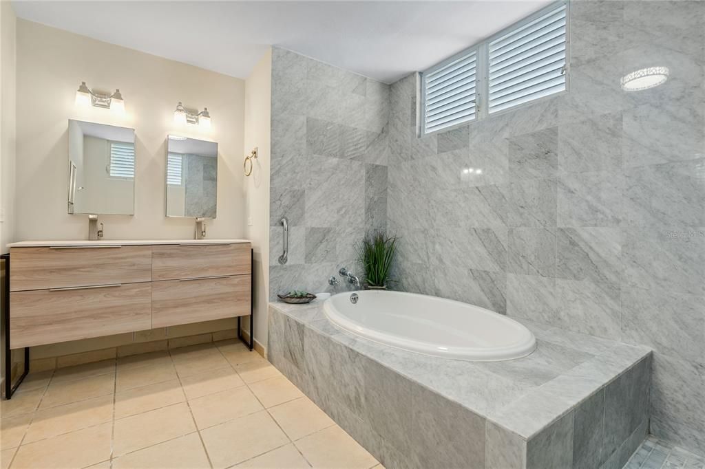 For Sale: $1,400,000 (3 beds, 3 baths, 2652 Square Feet)