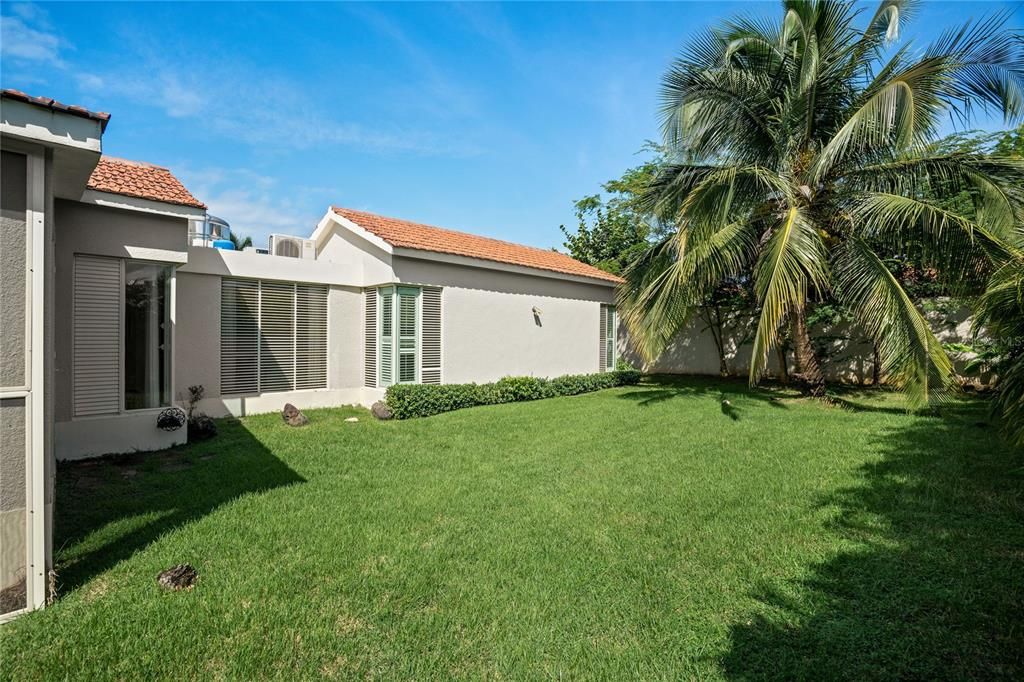 For Sale: $1,400,000 (3 beds, 3 baths, 2652 Square Feet)