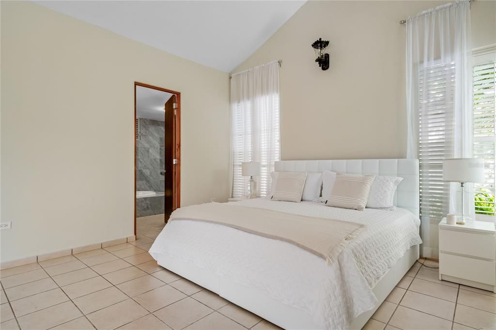 For Sale: $1,400,000 (3 beds, 3 baths, 2652 Square Feet)