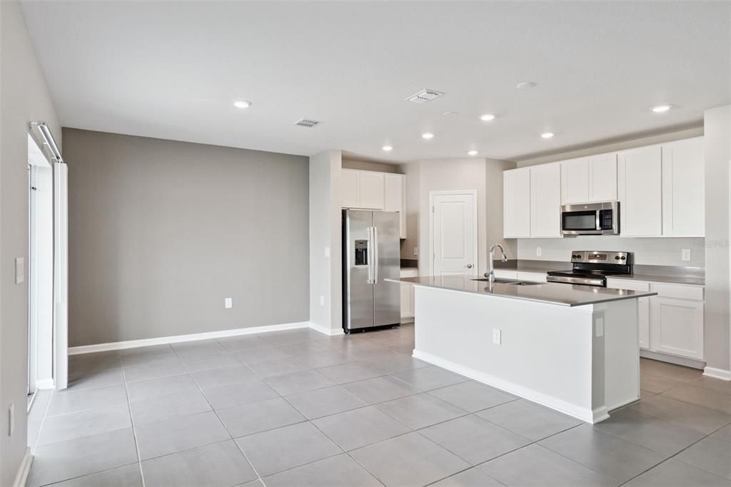 В аренду: $2,400 (4 спален, 2 ванн, 1902 Квадратных фут)