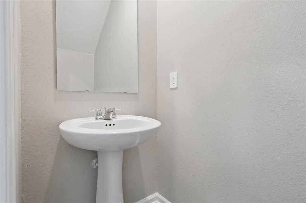 В аренду: $2,400 (4 спален, 2 ванн, 1902 Квадратных фут)