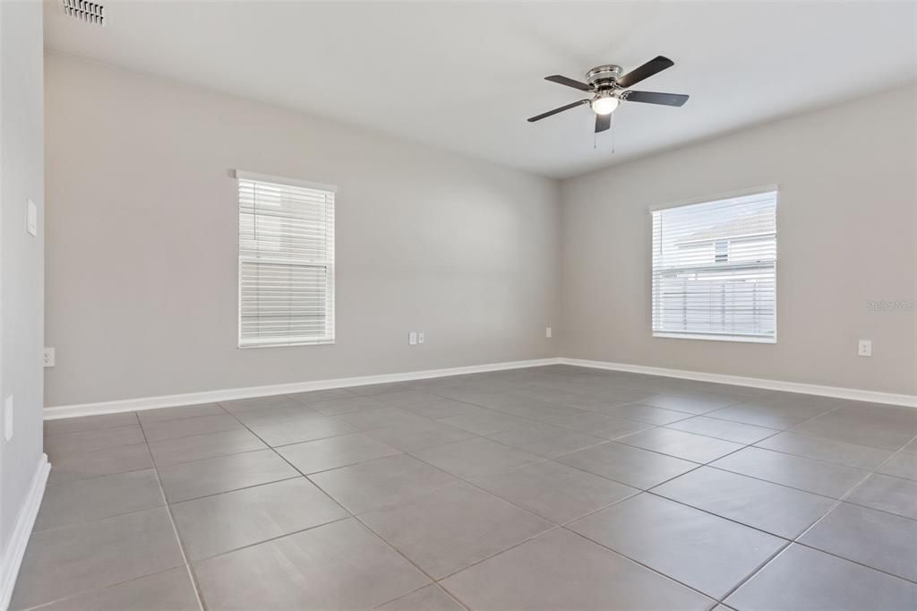 В аренду: $2,400 (4 спален, 2 ванн, 1902 Квадратных фут)