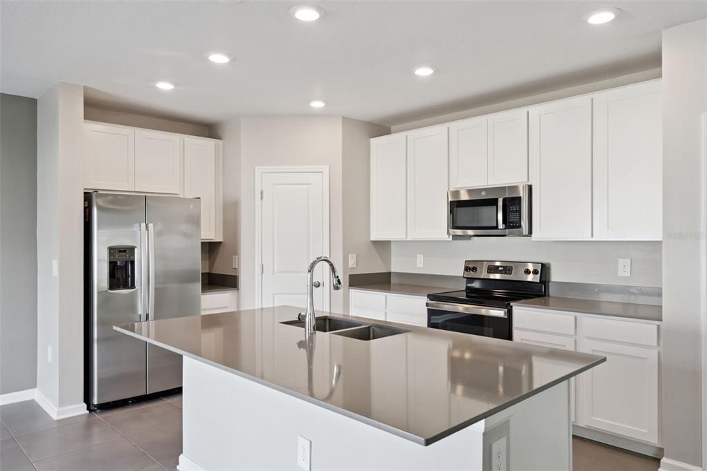 В аренду: $2,400 (4 спален, 2 ванн, 1902 Квадратных фут)