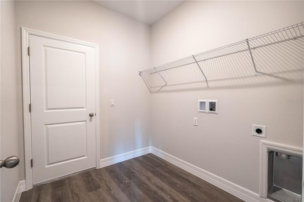 For Sale: $419,000 (3 beds, 2 baths, 1913 Square Feet)