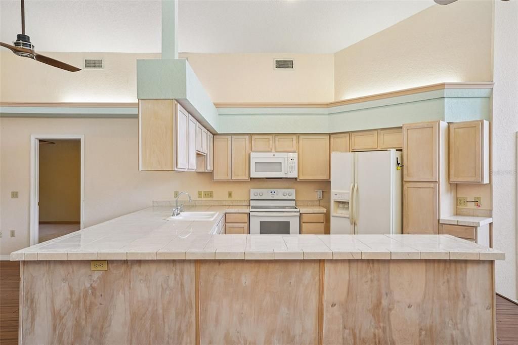 待售: $350,000 (4 贝兹, 3 浴室, 1926 平方英尺)