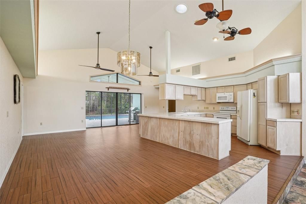 待售: $350,000 (4 贝兹, 3 浴室, 1926 平方英尺)