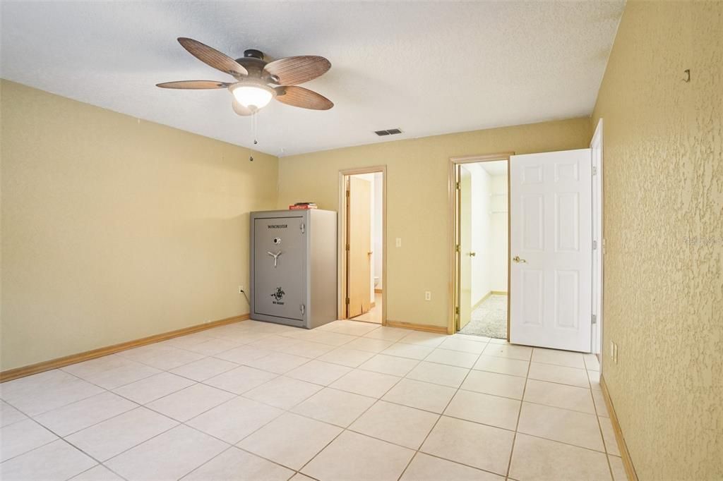 待售: $350,000 (4 贝兹, 3 浴室, 1926 平方英尺)